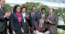 Reagan-signing-martin-luther-king-holiday
